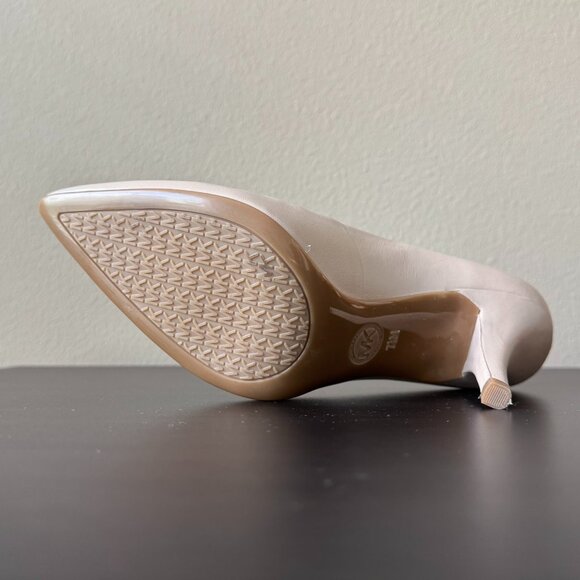 Excellent Condition Michael Kors Leather Flex MidPump Tan Beige Pointed Size 7.5 - Picture 6 of 8